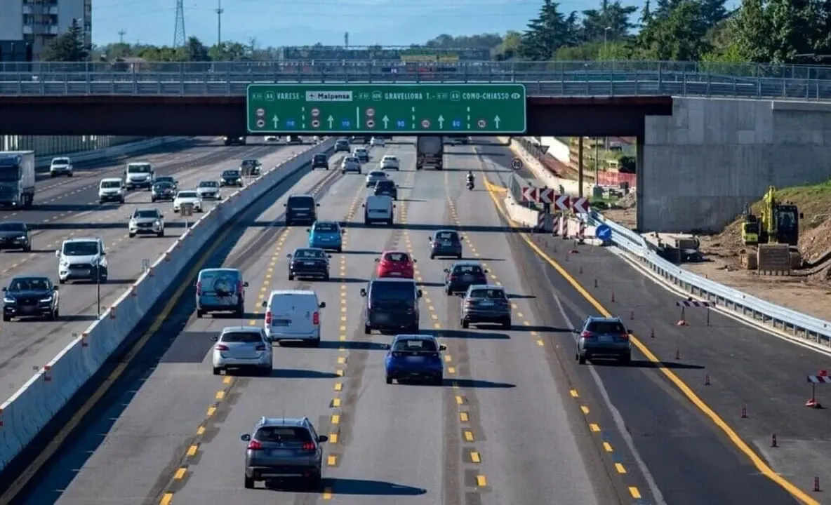 Tragedie în Italia: o familie de români a mers 100 km pe autostradă cu fiul mort pe bancheta din spate