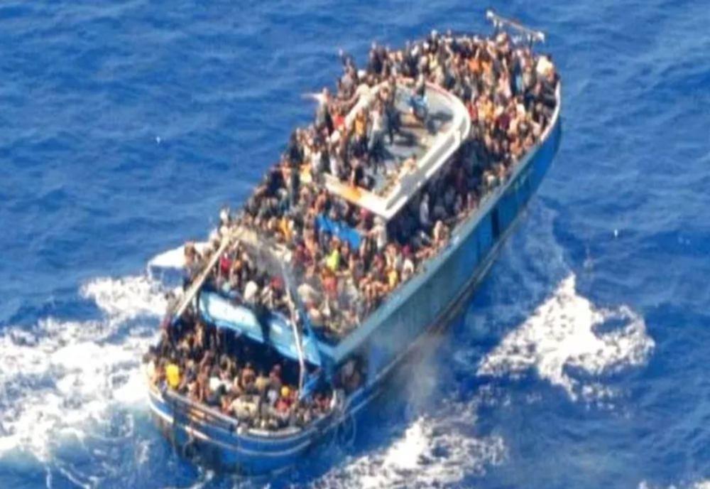 Grecia a primit o nouă alertă privind o navă cu migranți, la două zile după naufragiul ambarcațiunii cu sute de oameni la bord