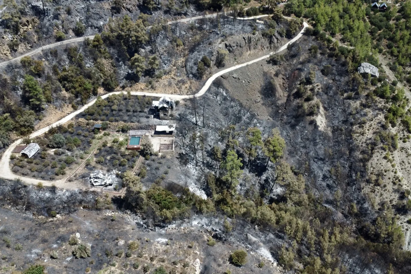 Incendii violente în Turcia! Flăcările au ajuns în apropierea unor stațiuni celebre: sute de persoane, evacuate