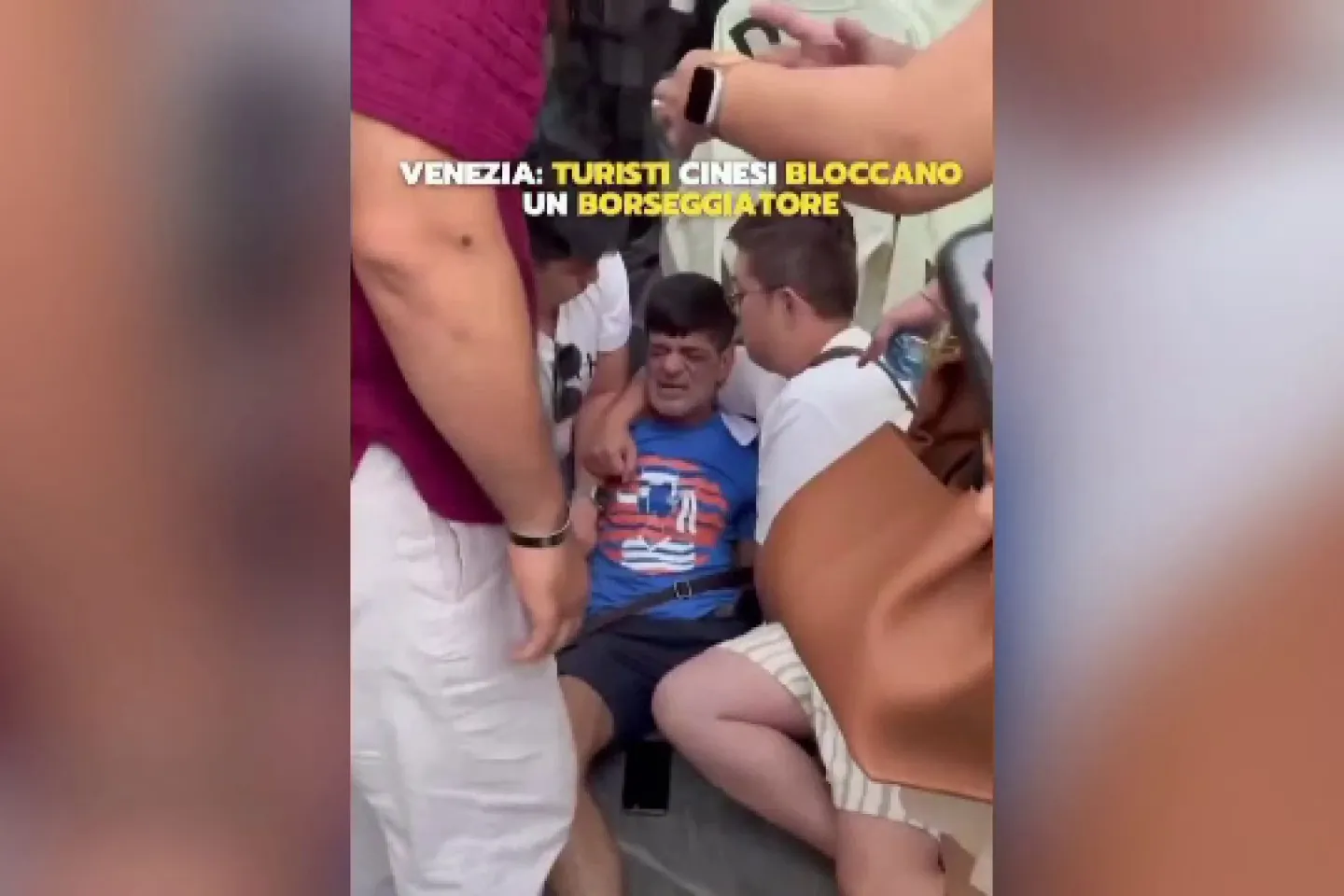 Un român, reținut de turiști pe Podul Rialto din Veneția. Era suspectat că ar fi furat un portofel