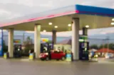 Atenție unde opriți! Benzinăria care cere sute de euro taxă de parcare dacă nu cumperi combustibil
