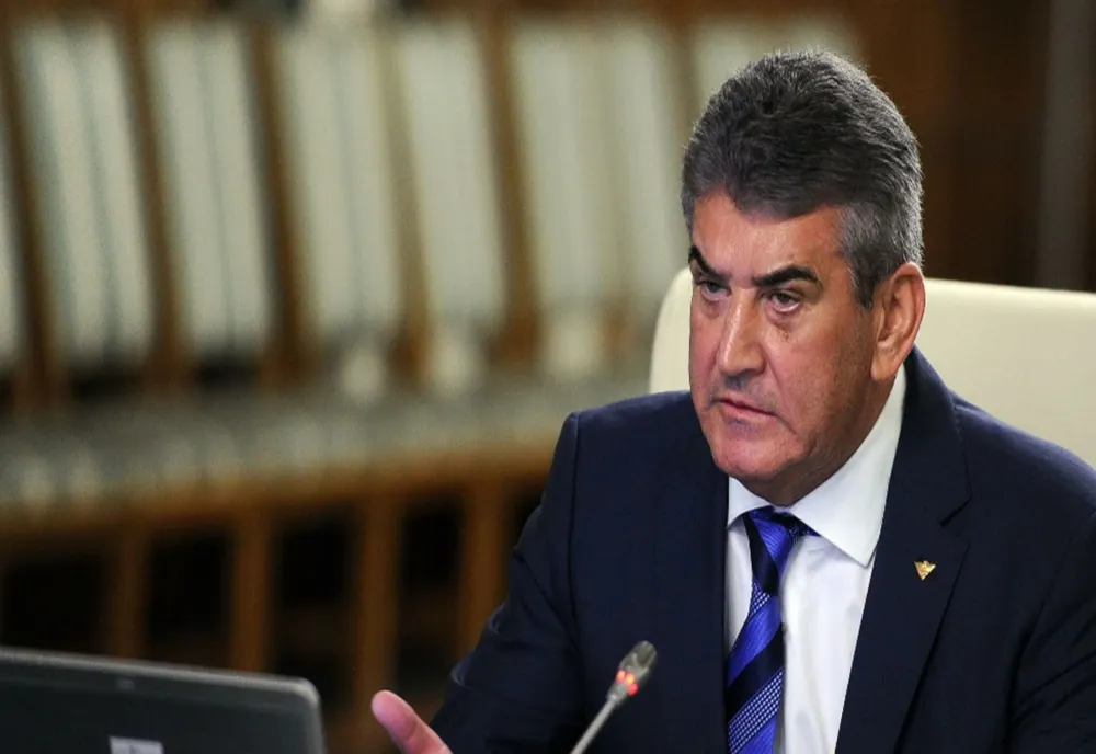 DEZVĂLUIRI BOMBĂ. GABRIEL OPREA RUPE TĂCEREA. CONFESIUNILE DIN FAIMOASA SUFRAGERIE CARE DINAMITEAZĂ TOTAL CLASA POITICĂ