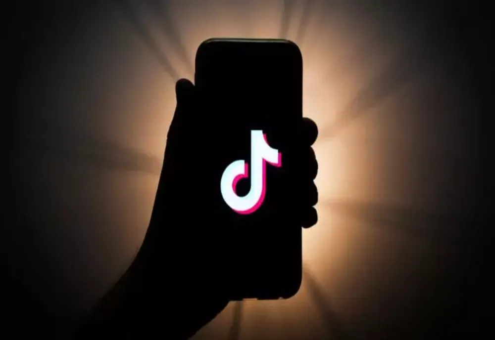 ALBANIA INTERZICE TIK TOK TIMP DE UN AN DUPĂ UCIDEREA UNUI ADOLESCENT 