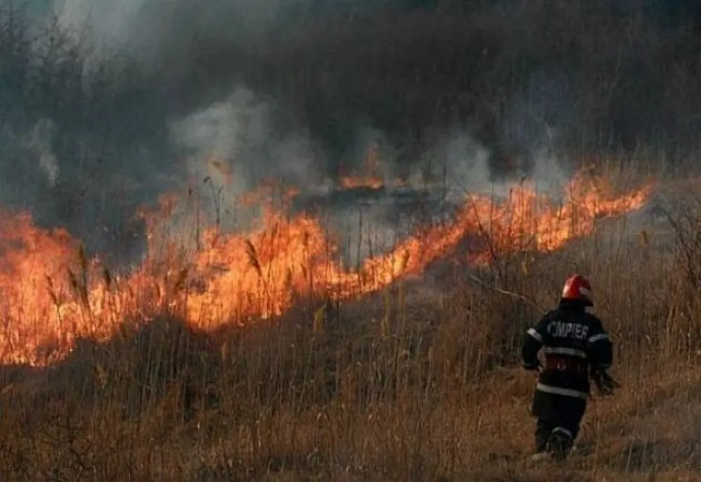 IGSU: Peste 1.800 de hectare de teren afectate de arderile necontrolate, în ultimele trei zile