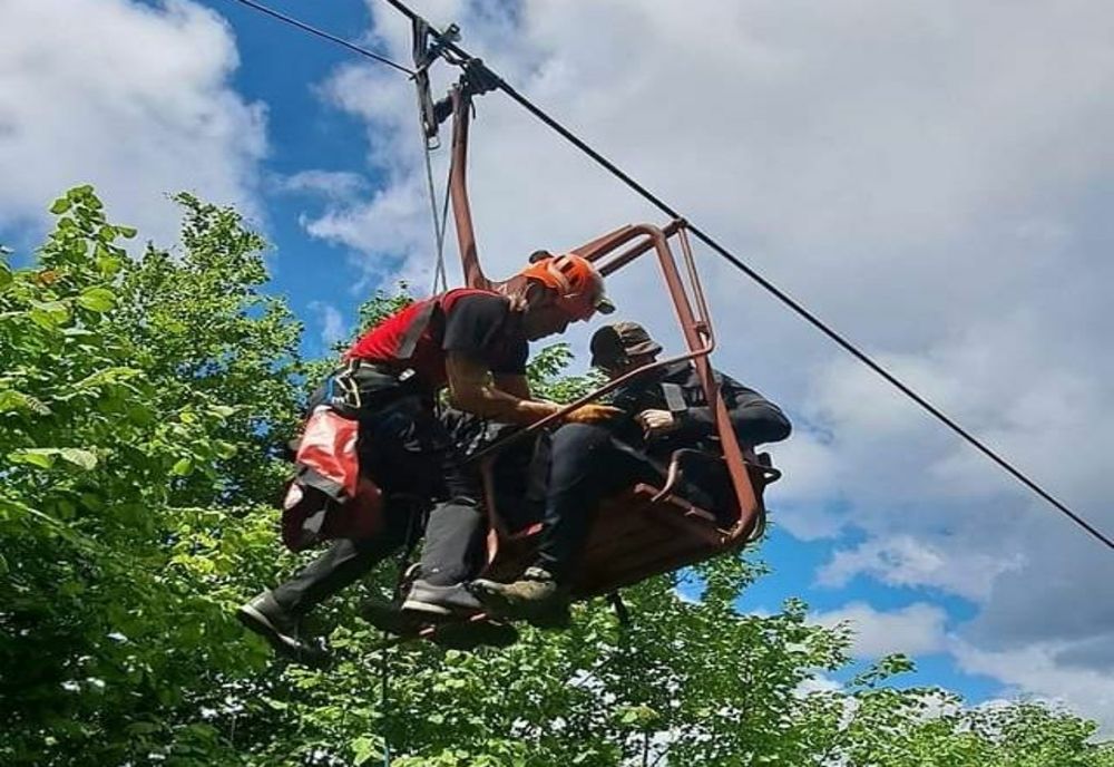 Salvamont România: 40 de persoane rămase blocate în telescaunul Bunloc