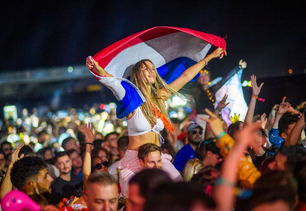 Guvernul scumpește biletele la festivaluri și concerte