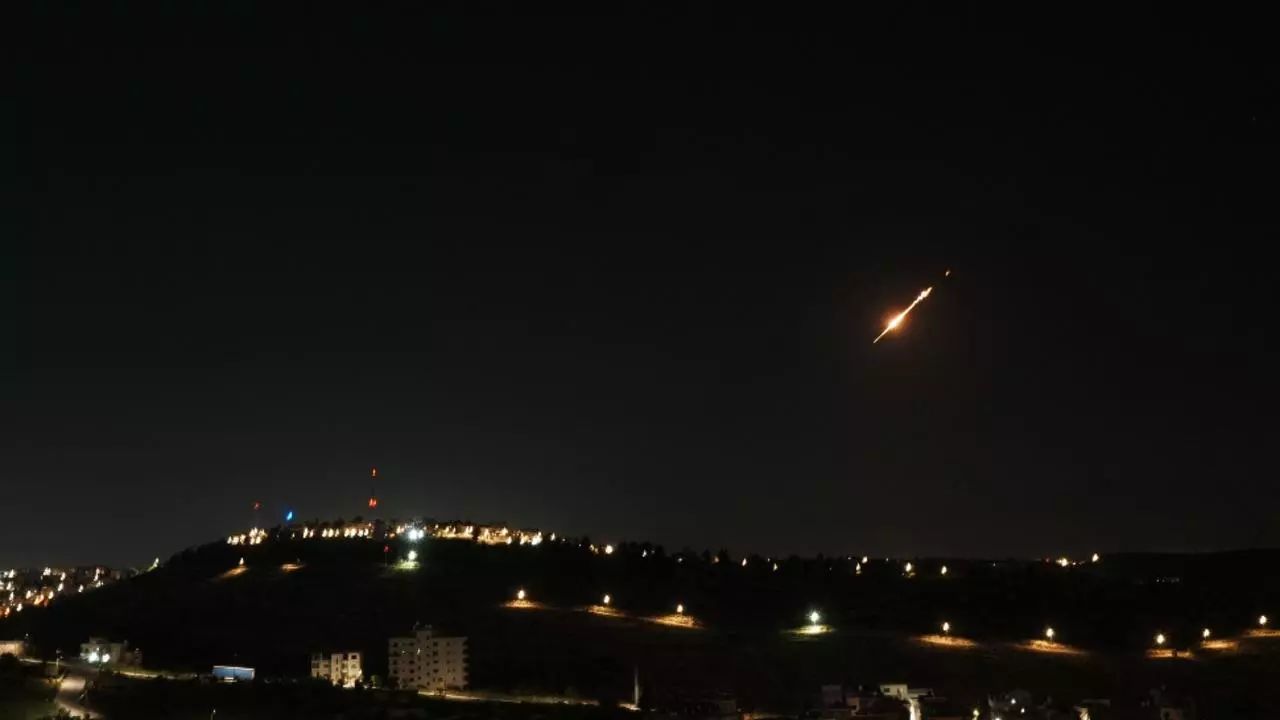 Război în Orientul Mijlociu. Noapte de foc în regiune: rachetă interceptată la Doha, raiduri israeliene în sudul Libanului